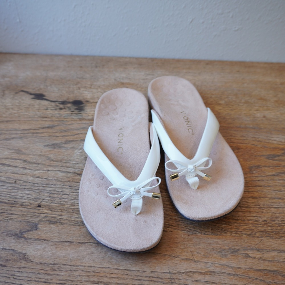Vionic Women's 11 Bella Sandal White Excellent Patent Bow Orthotic Flip Flop